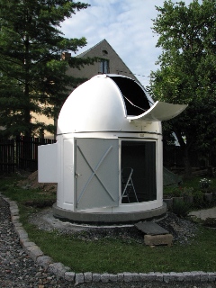 06.08.2007-Kleinere Arbeiten im Inneren des Observatoriums waren noch zu erledigen (Blenden anbringen etc.)