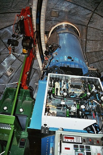 der offene Steuerkasten des 90cm Teleskopes THEMIS