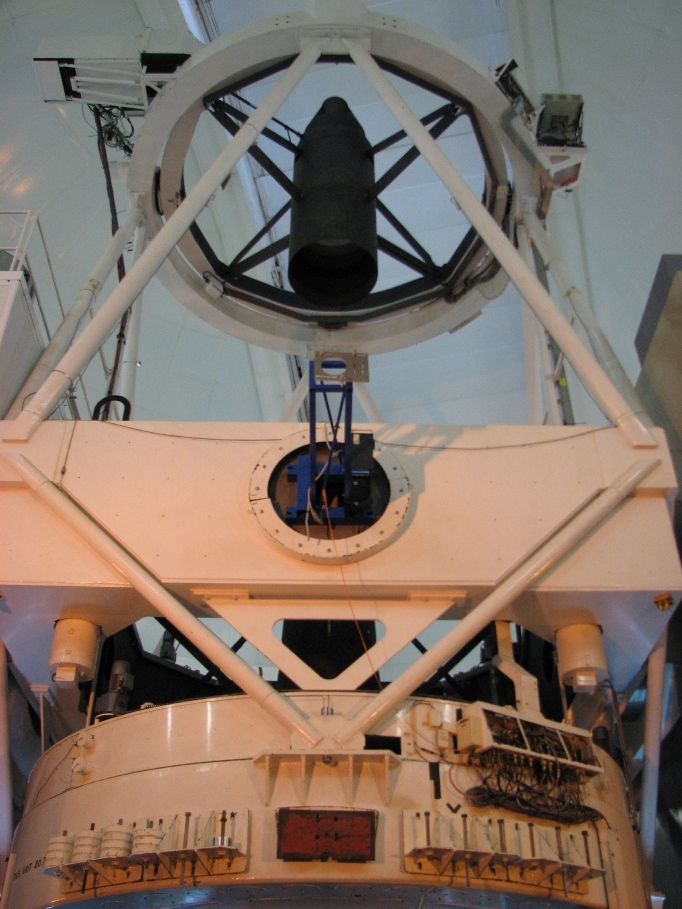Das 4,2m Teleskop im Innern der Kuppel.